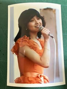 [ rare ] Ishikawa Hitomi photograph orange dress no sleeve Showa era star 