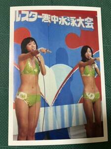 【レア】ピンクレディー　写真　黄緑ビキニ　スレンダー　控えめ膨らみ　昭和タレント　70年代アイドル
