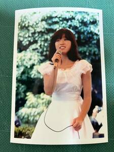 【レア】中森明菜　写真　白ワンピ　野外イベント　昭和タレント　80年代アイドル 
