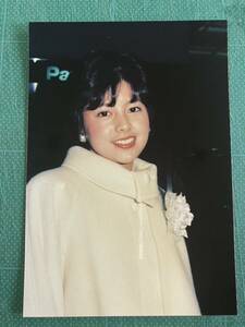 【激レア】沢口靖子　写真　白コート　ほんのり赤み　昭和タレント　昭和女優