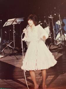 [ ultra rare ] Matsuda Seiko photograph ( that time thing ) white dress debut at that time Live Showa era star 80 period idol 