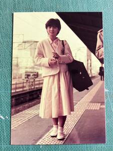 【レア】佐野量子　写真　大きいバック　ソックス　昭和タレント　80年代アイドル 