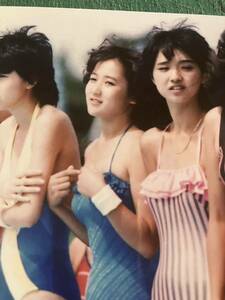 【レア】岡田有希子　写真　青水着　白肌　気になる胸元　昭和タレント　80年代アイドル 