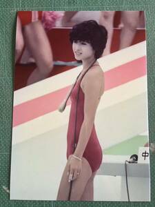 【レア】三原順子　写真　ピンク水着　スレンダー　控えめ膨らみ　昭和タレント　80年代アイドル 