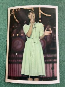【レア】岩崎宏美　写真　ステージ　薄ミントワンピ　昭和タレント　昭和歌手