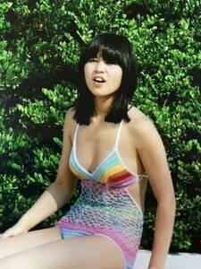 [ rare ] Ishino Mako photograph rainbow swimsuit white .... Showa era star 70 period idol 