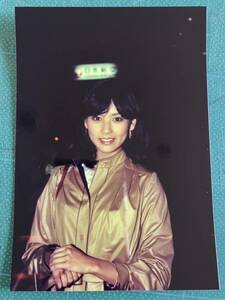 [ ultra rare ] Kuroki Hitomi photograph coats Len da- small face Showa era woman super Showa era star 