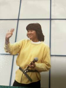 【レア】石川秀美　写真(当時物) 黄色　イベント　昭和タレント　80年代アイドル 