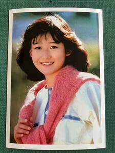 【レア】岡田有希子　写真　ピンク　あどけなさ　デビュー初期　昭和タレント　80年代アイドル 