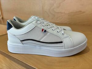 ■新品■メンズスニーカー■25.5■White