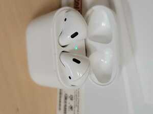 APPLE AirPods A1523 A1722 A1602 б/у рабочий товар 