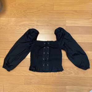 オフショルダーブラウス