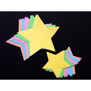 ４　星いっぱい　壁面飾り　壁面装飾　幼稚園　星　カラフル　七夕
