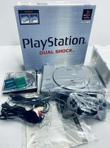 美品/動作品レトロゲーム PS1 PlayStationプレイステーション1 SCPH-7000 箱付 純正 コントローラ,AVケーブル,ゲームソフト 希少品(H-36)_画像8