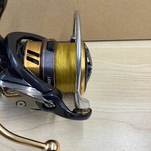 ③ DAIWA ダイワ レガリス LT 2500D スピニングリール 現状品 シャリあり の画像2