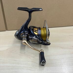 ③ DAIWA ダイワ レガリス LT 2500D スピニングリール 現状品 シャリあり の画像1