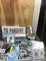 アイドル グッズセット 乃木坂 日向坂 色々まとめて 中古 現状品 CD ペンライト タオル マスク ライトスタンド_画像1