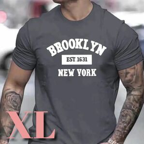 【XLサイズ】新品　ダークグレー　Tシャツ《Brooklyn》★シンプル　サラサラ素材　グラフィックT 半袖 Tシャツ