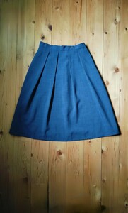 SOUP　春夏　サラサラ素材　涼しいブルーのスカート　Size9号　W66プラスバックにゴム入り　丈65　２回程度の使用　美品