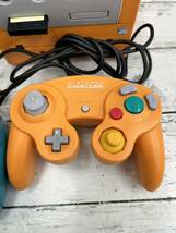 Nintendo ニンテンドー GAMECUBE ゲームキューブ オレンジ コントローラ 2個付き ジャンク品_画像2