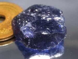 20.73ct 新品・鮮明な多色性石・非加熱未処理で大粒サイズ・透明感のある上質な宝石品質・天然アイオライト（菫青石）原石 マダガスカル産