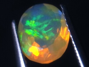 0.77ct 新品・天然オパール・オーバルカットルース エチオピア・ウェロ地区産