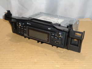 [E17] ルノー RENAULT 純正 HARN1002 RV2S-C3020E-P ( カングー )?? オーディオ CD ラジオ Bluetooth USB