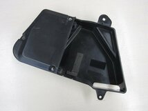 バイク部品　カワサキ　バルカン？　バッテリーBOX？　ツールBOX？　32099-1161　長期在庫品　中古品_画像1