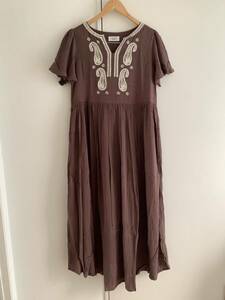  не использовался неношеный длинный One-piece maxi платье короткий рукав вышивка Brown объем платье flair рукав 