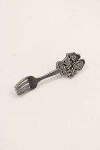 Q-pot. / Mickey cake Fork earrings silver I-24-04-26-100-QP-AC-HD-ZI