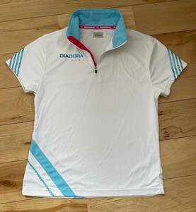 【美品】ディアドラ（DIADORA）レディース　L (M~L)　ゲームシャツ プラクティス ハーフジップ テニス ゴルフ半袖 