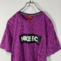 NIKE ナイキ NIKE F.C. ボックス ロゴ プリント アニマル柄 クルーネック 半袖 Tシャツ 古着 パープル L_画像4