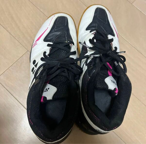 バドミントンシューズ ヨネックス 25センチ