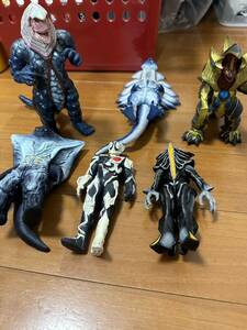 ウルトラ怪獣シリーズ フィギュア バンダイ　円谷　超コッヴ　ガゾート　サタンビゾー　ゴルザ　などなど　状態良好　即決送料無料