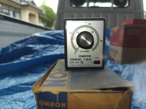 OMRON立石電機製 タイマ昭和レトロな品物です。