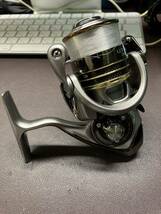 DAIWA ダイワ 12 LUVIAS ルビアス 2004H スピニングリール 超美品 ラインオマケ ライトゲーム メバリング アジング バス_画像4