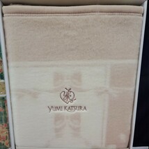 ★未使用保管品 寝具 3点セット YUMI KATSURA 毛布 バレンチノ マルチカバー 遠赤外線綿入り 敷パッド 166-44 _画像7