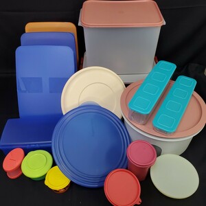 ◇ 中古 タッパーウェア Tupperware 保存容器 容器 大容量 丸型 調味料入れ パスタ入れ 蓋付き キッチン用品 165-42