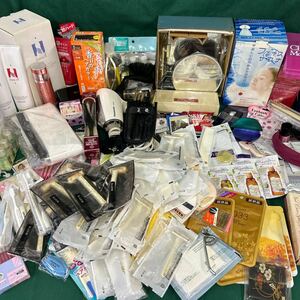 */ beauty supplies together / stand mirror / cream / hair brush / tab cut . pack / make-up brush / lotion / cosme sample /169-36