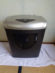  electric shredder - electric cutter / paper cutting .:Max.5 sheets and CD*DVD cutting . another . equipped / product number :SH701c/AC100V 50/60Hz 180W/ operation verification settled /