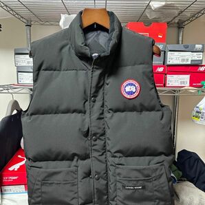 CANADA GOOSE ダウンベスト　サイズ　M 週末値下げ