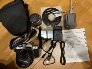 【中古】OLYMPUS オリンパス OM-D E-M10 Mark II 14-150mmレンズ + 25mm単焦点レンズ