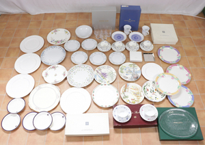 ブランド食器 まとめ NORITAKE GIVENCHY HOYA KOSTA BODA GIEN NARUMI 食器 カップ プレート 005JIJJH95