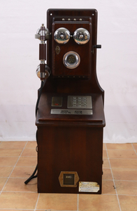 * Classic pink telephone Classic telephone machine telephone machine Showa Retro antique collection ornament 010JIOJO01