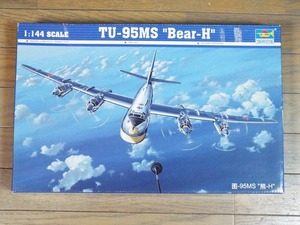 送料無料！トランペッター1/144　ツポレフ Tu-95MS ベアH型　 # 03904