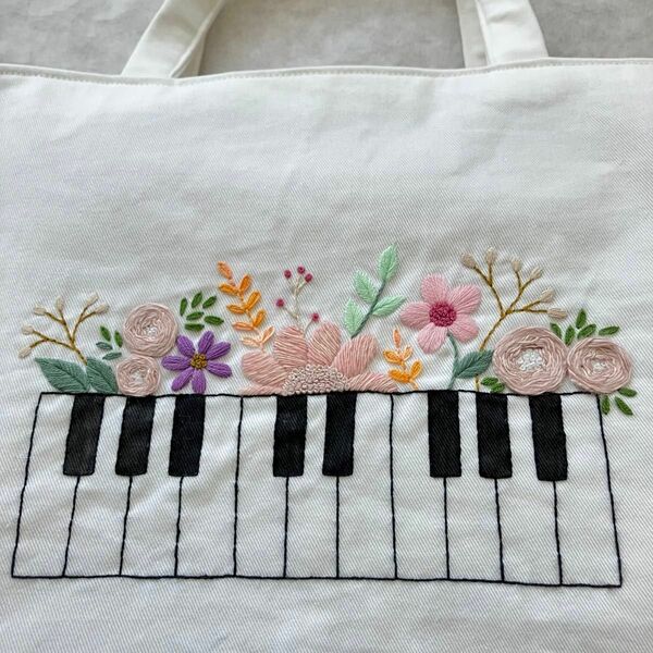 手刺繍入り ハンドメイド トートバッグ 【ピアノFlower】