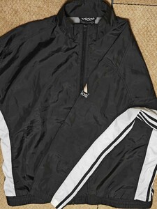 adidas ウインドブレーカー ナイロンジャケット ブラック 三本線 アディダス L～XL 逆ジップ ニオイあり