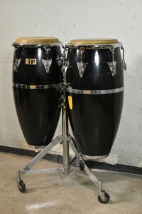 LP Latin Percussion/ латиноамериканский ударный инструмент конга пара * кейс / с роликами . подставка приложен 