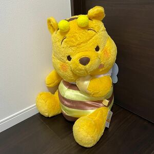 新品　未使用　くまのプーさん プーさん　まんぷくみつばち 超超BIG ぬいぐるみ　プライズ　ディズニー