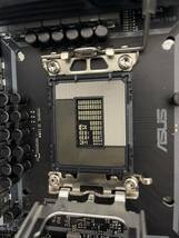 △現状品△ ASUS 【TUF GAMING H670-PRO WIFI D4」】ATXマザーボード LGA1700/最新BIOS(3501)/説明書付 箱なし/ Intel 13~14世代対応_画像3